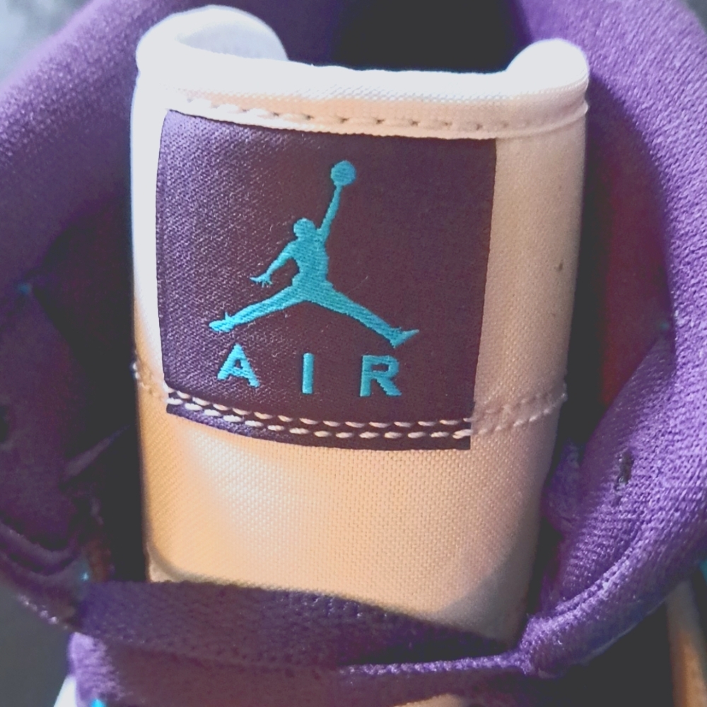 Size 10 Mens Jordan 1 Mid Hornets 2018 NWT - Picture 7 of 10